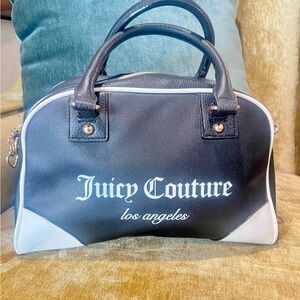 JUICY COUTURE Bag Fashionista Sports Bowler Satchel - Black / White
